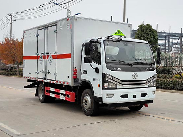 東風(fēng)5米2毒性物品廂式運(yùn)輸車(chē)