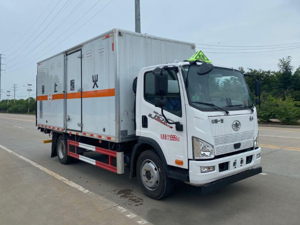 解放5米1毒性氣體廂式運(yùn)輸車(chē)