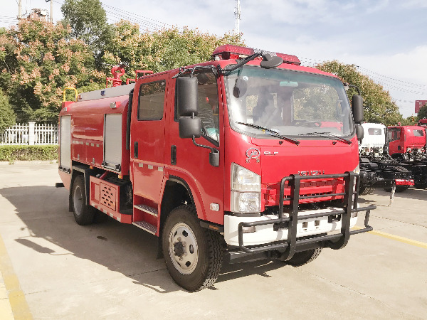 慶鈴雙排座四驅(qū)消防水車(chē)