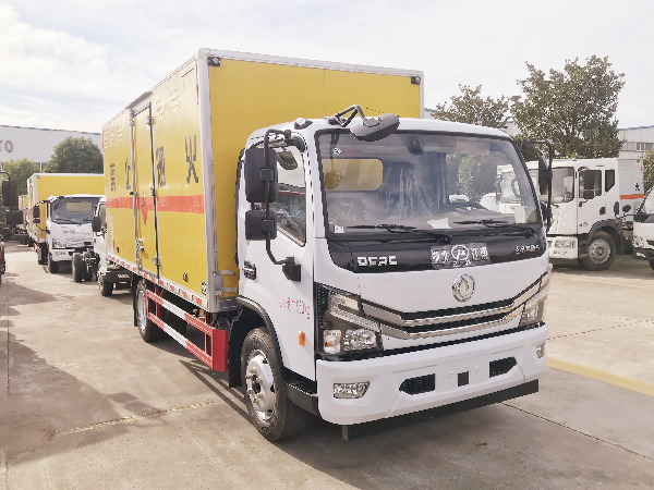 東風(fēng)多利卡D7爆破器材運(yùn)輸車(chē)