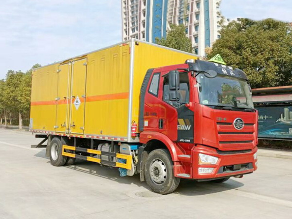 解放J6L毒性氣體廂式運(yùn)輸車(chē)