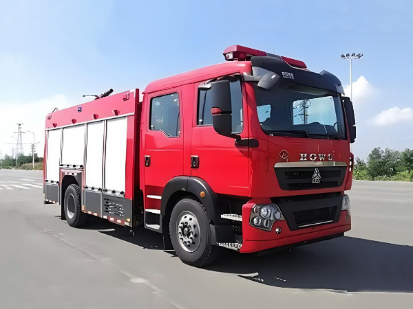 重汽豪沃6噸水罐消防車(chē)