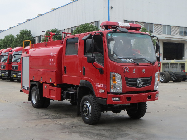 東風(fēng)4.5噸四驅(qū)供水車(chē)