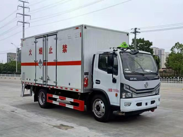 東風(fēng)5米2雜項物品廂式運輸車