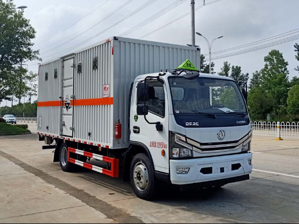 東風(fēng)5米2腐蝕性物品廂式運(yùn)輸車(chē)