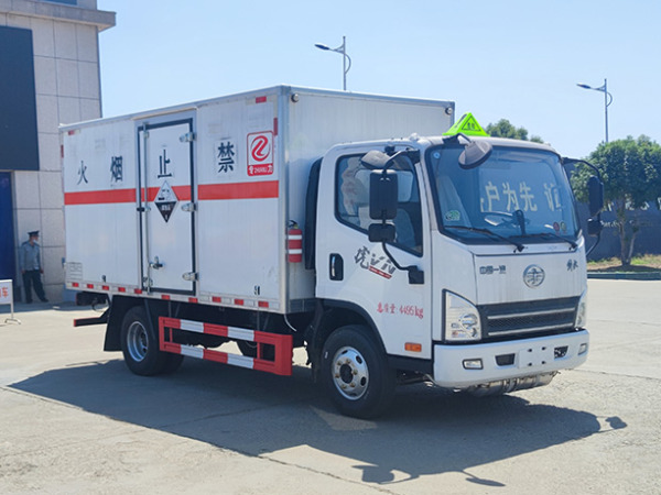 解放藍(lán)牌腐蝕性物品廂式運(yùn)輸車(chē)