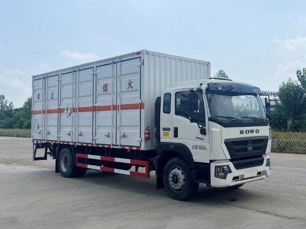 重汽豪沃毒性和感染性物品廂式運(yùn)輸車(chē)
