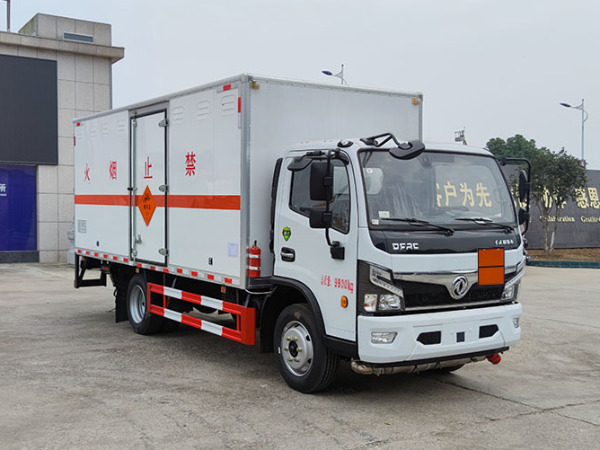 東風(fēng)福瑞卡爆破器材運輸車