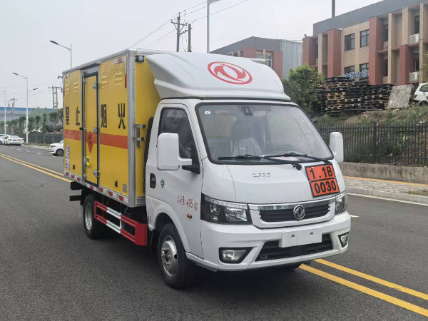 東風(fēng)途逸爆破器材運輸車