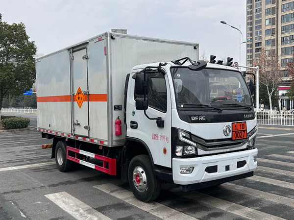 東風(fēng)5噸煙花爆竹運輸車