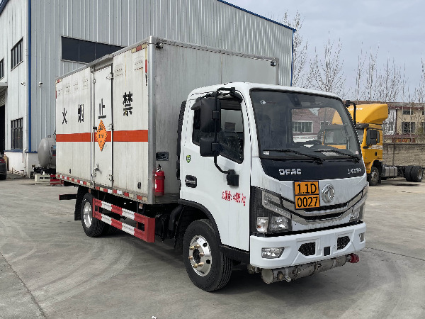 東風(fēng)4噸爆破器材運(yùn)輸車(chē)