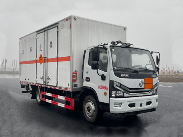 東風(fēng)5米2爆破器材運輸車