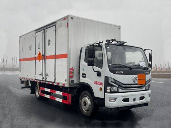 東風(fēng)5米2煙花爆竹運輸車