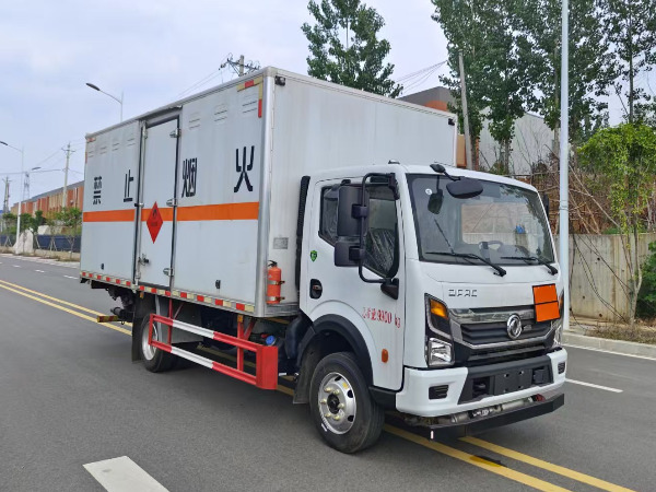 東風(fēng)凱普特5噸爆破器材運輸車