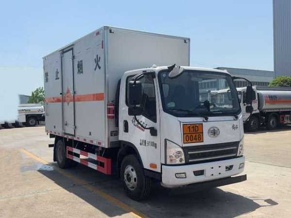 解放5噸爆破器材運(yùn)輸車