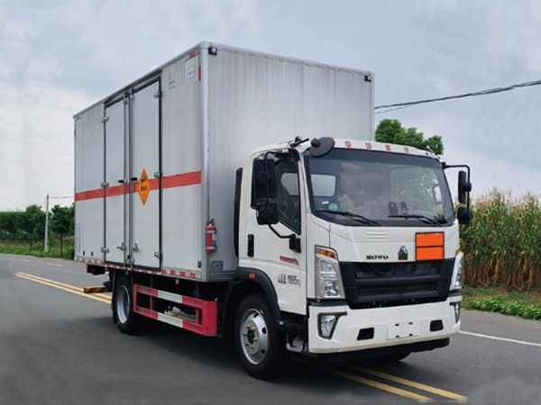 重汽豪沃5米2爆破器材運(yùn)輸車(chē)