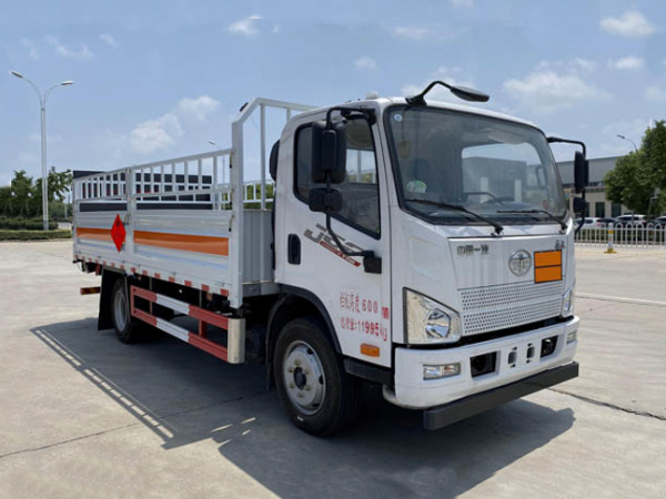 解放5米2氣瓶運(yùn)輸車