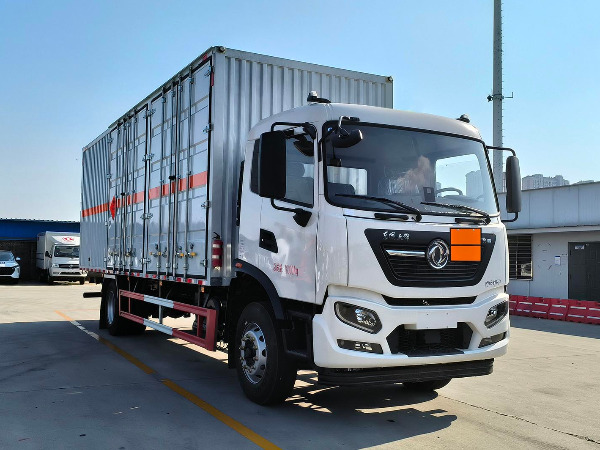 東風(fēng)天錦易燃?xì)怏w廂式運(yùn)輸車